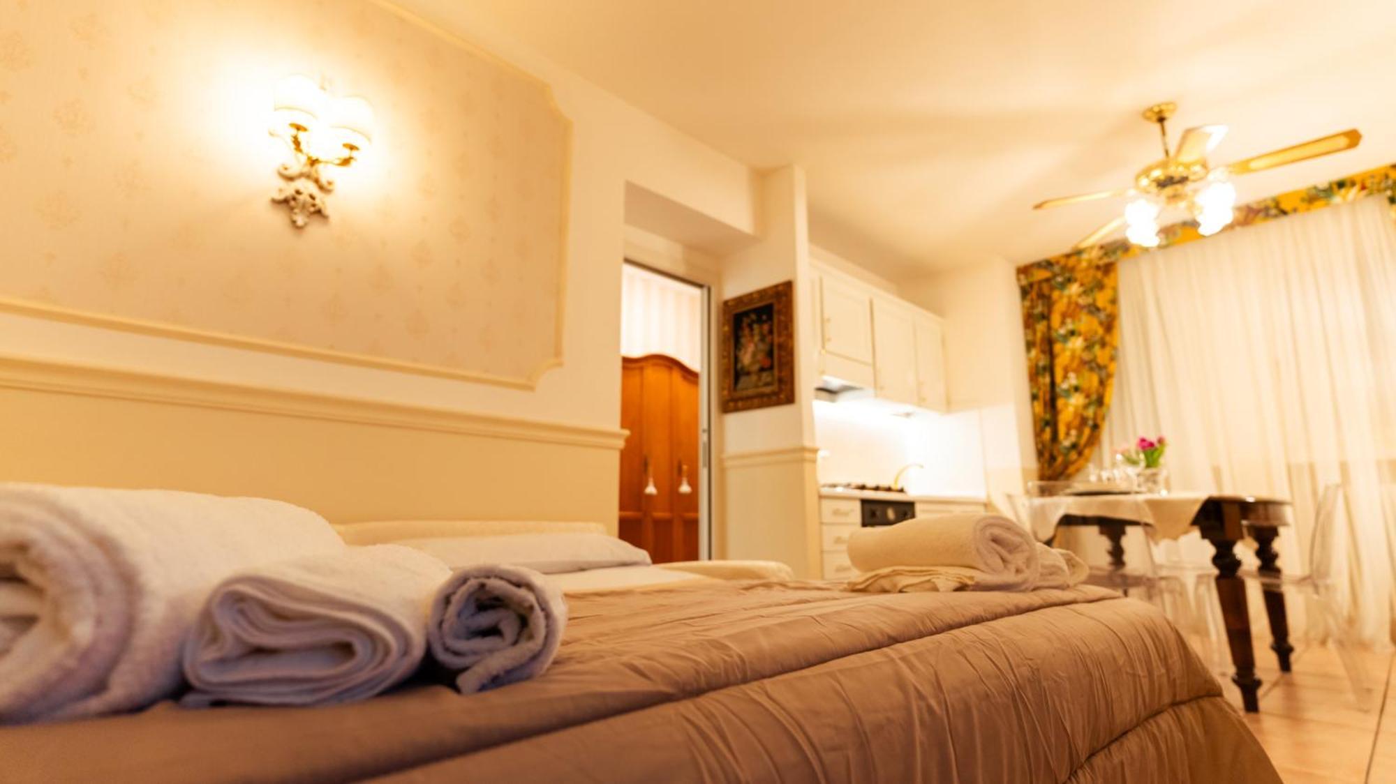 New Cozy Apartment - City Centre Lecco Bagian luar foto