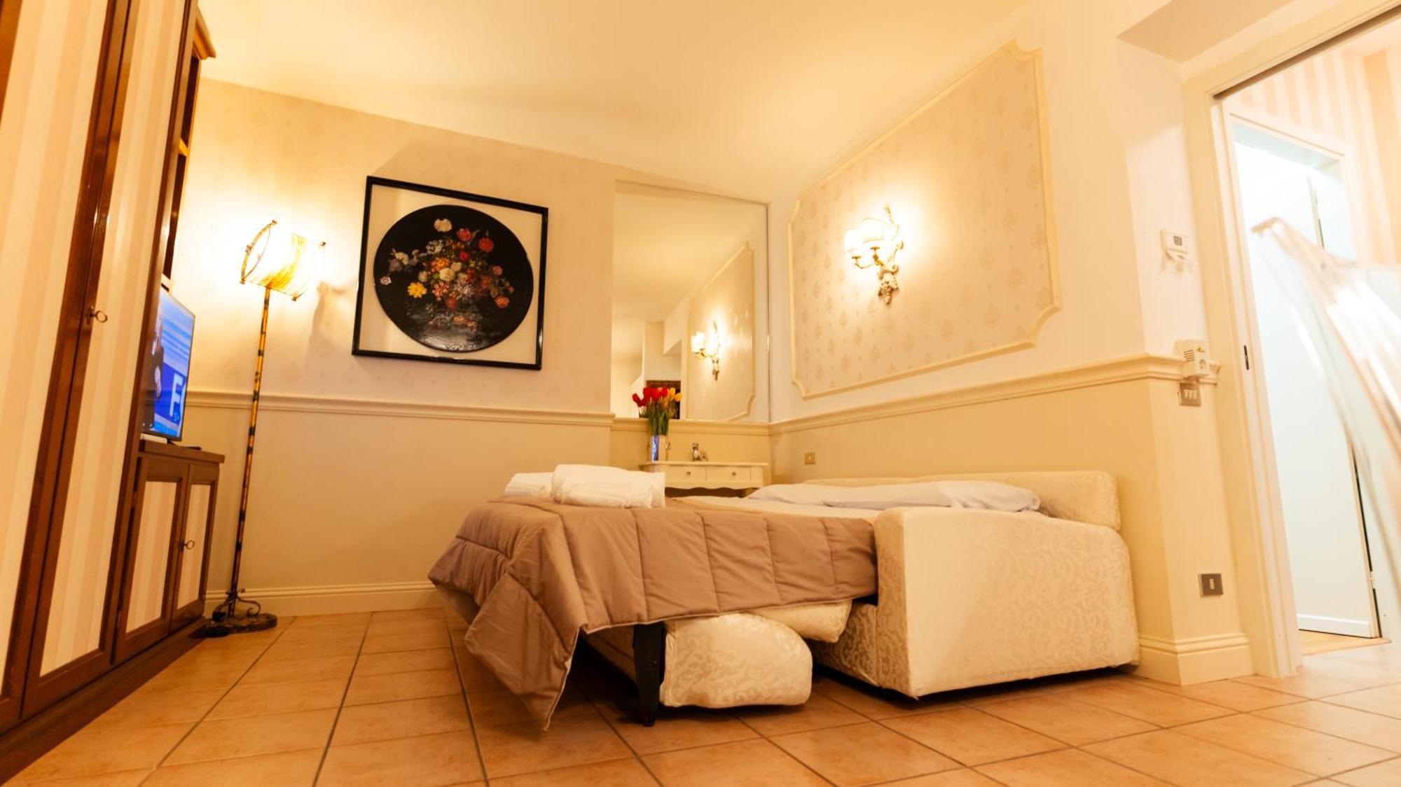 New Cozy Apartment - City Centre Lecco Bagian luar foto