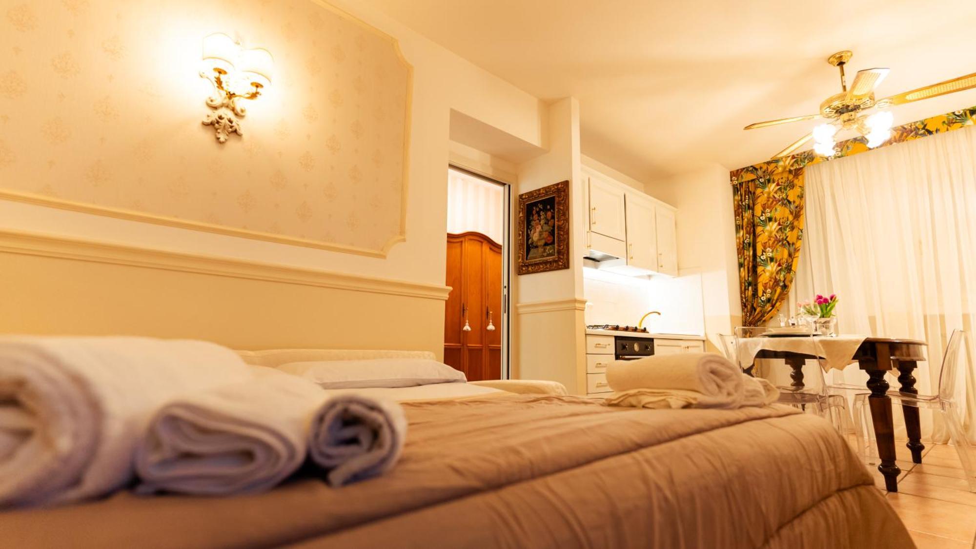 New Cozy Apartment - City Centre Lecco Bagian luar foto