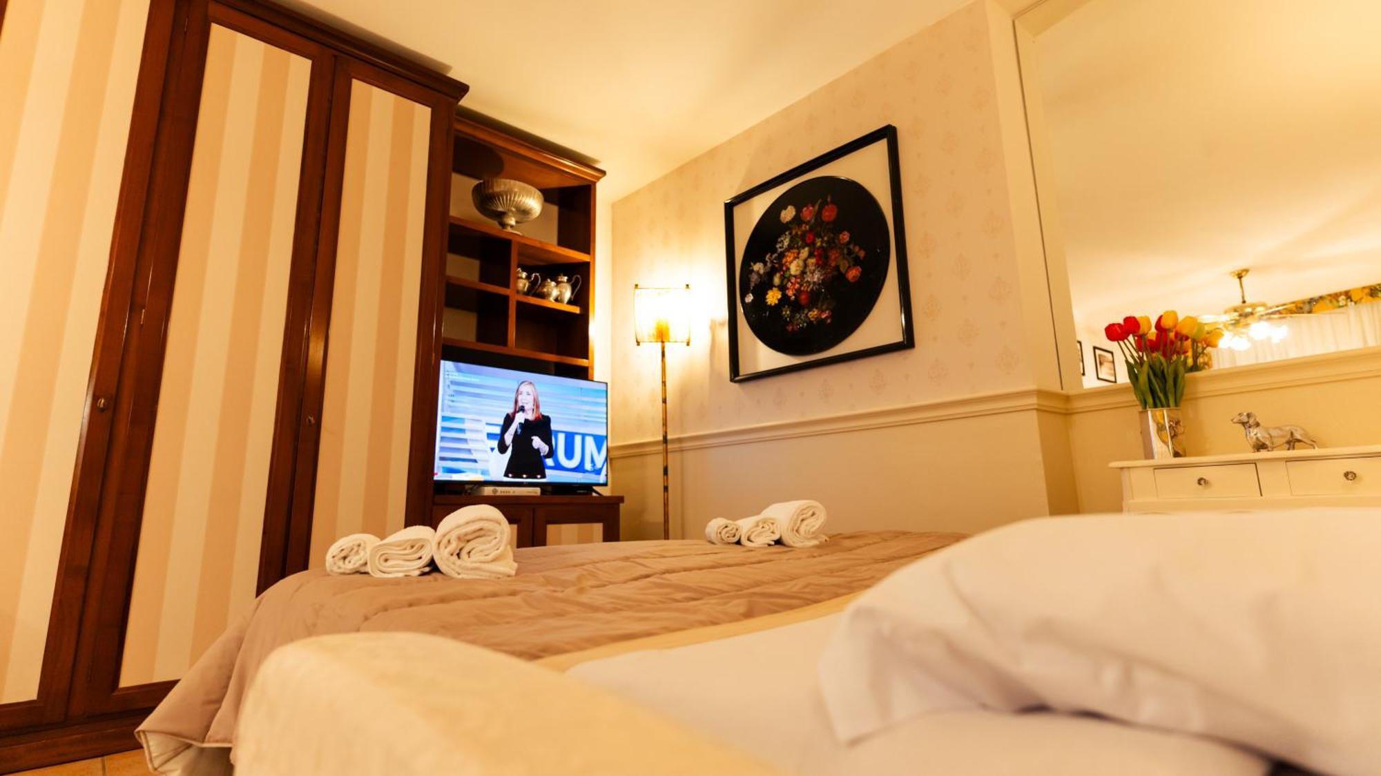 New Cozy Apartment - City Centre Lecco Bagian luar foto