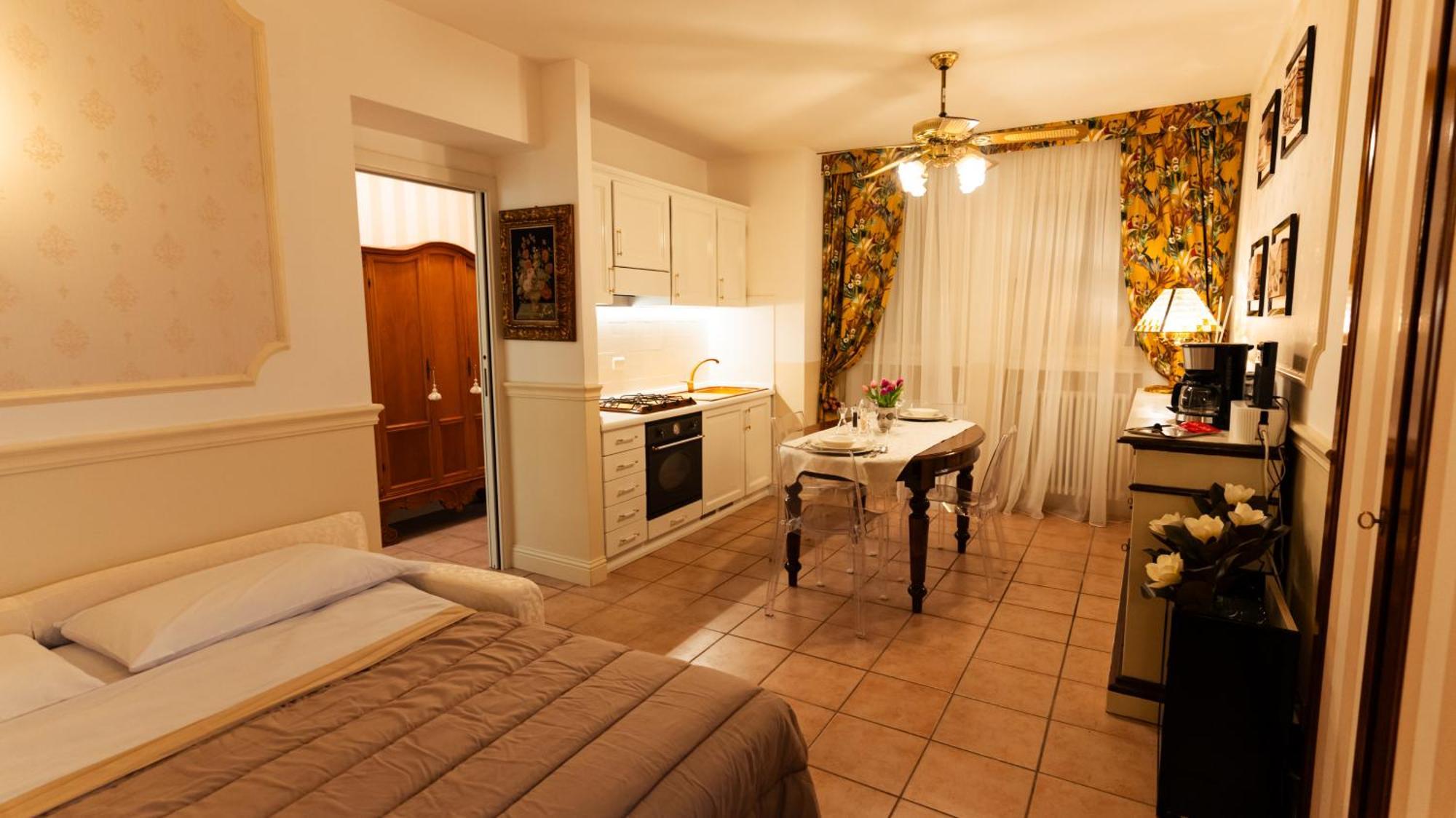 New Cozy Apartment - City Centre Lecco Bagian luar foto