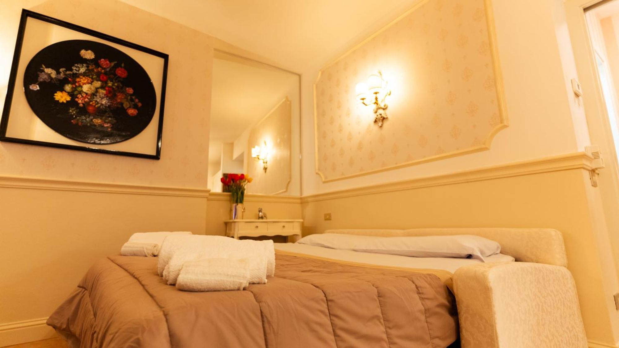 New Cozy Apartment - City Centre Lecco Bagian luar foto