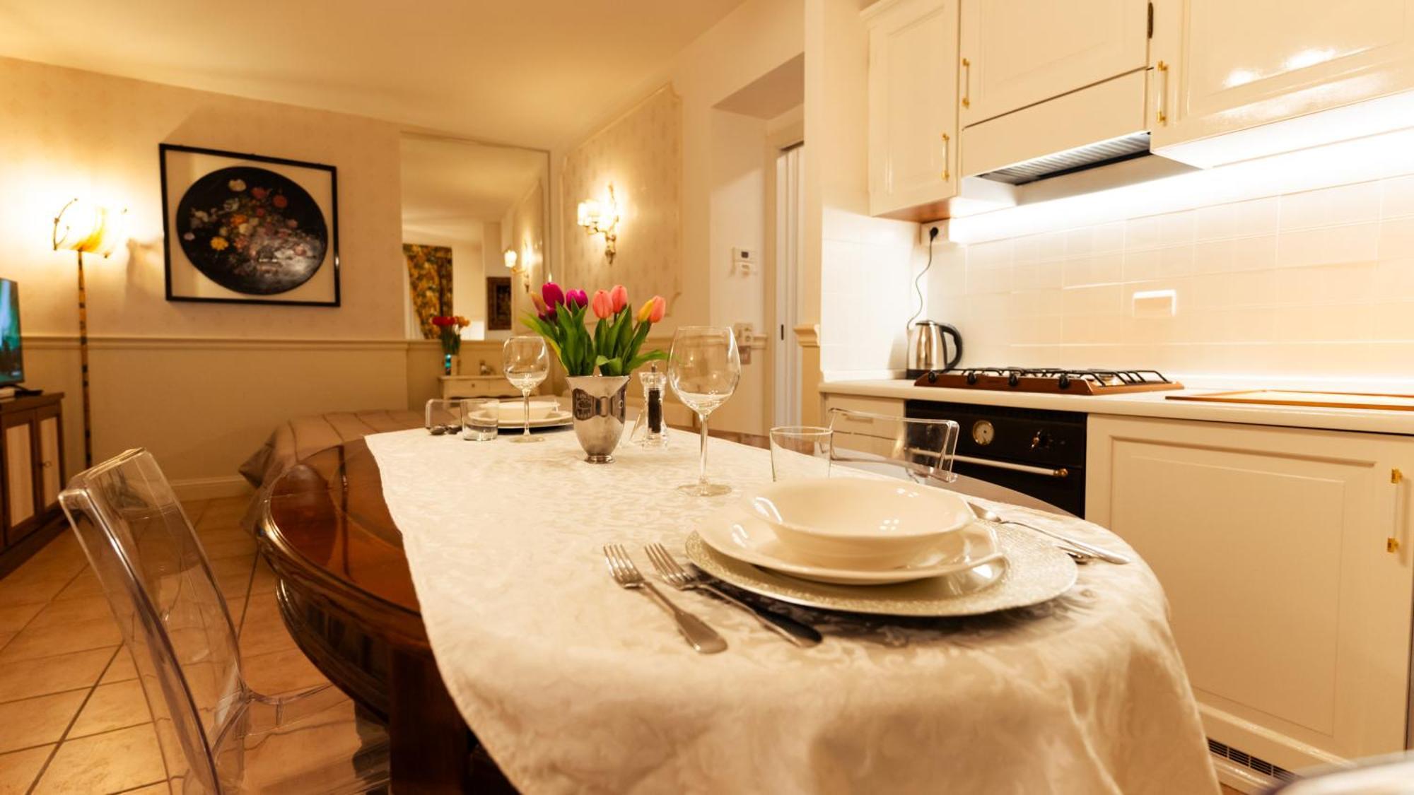 New Cozy Apartment - City Centre Lecco Bagian luar foto