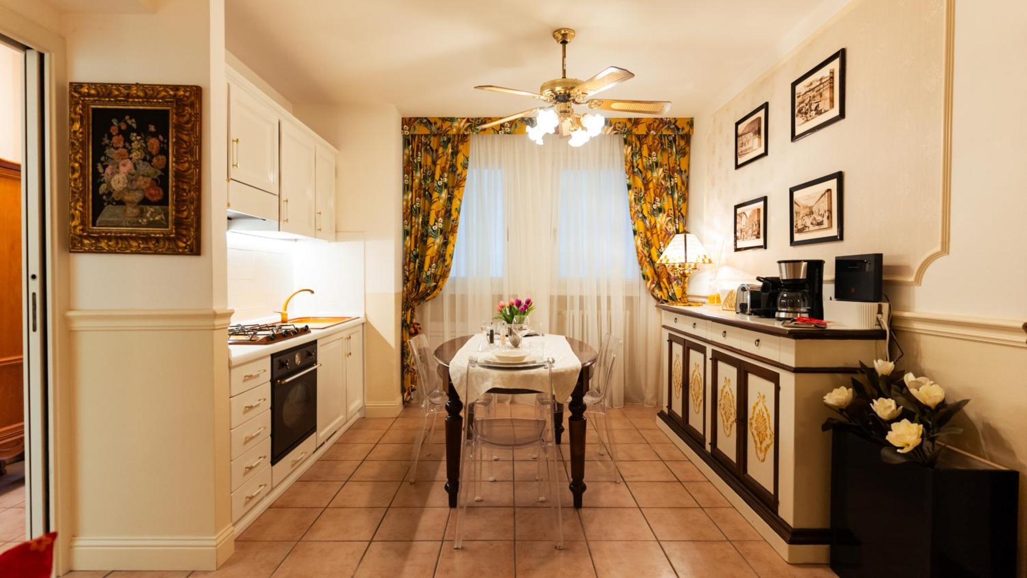 New Cozy Apartment - City Centre Lecco Bagian luar foto