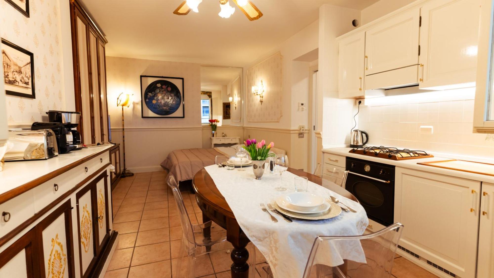 New Cozy Apartment - City Centre Lecco Bagian luar foto