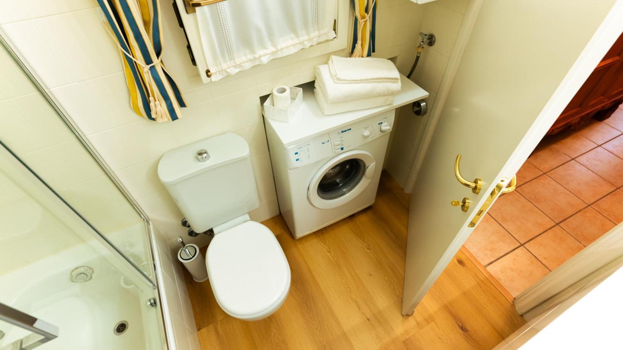 New Cozy Apartment - City Centre Lecco Bagian luar foto