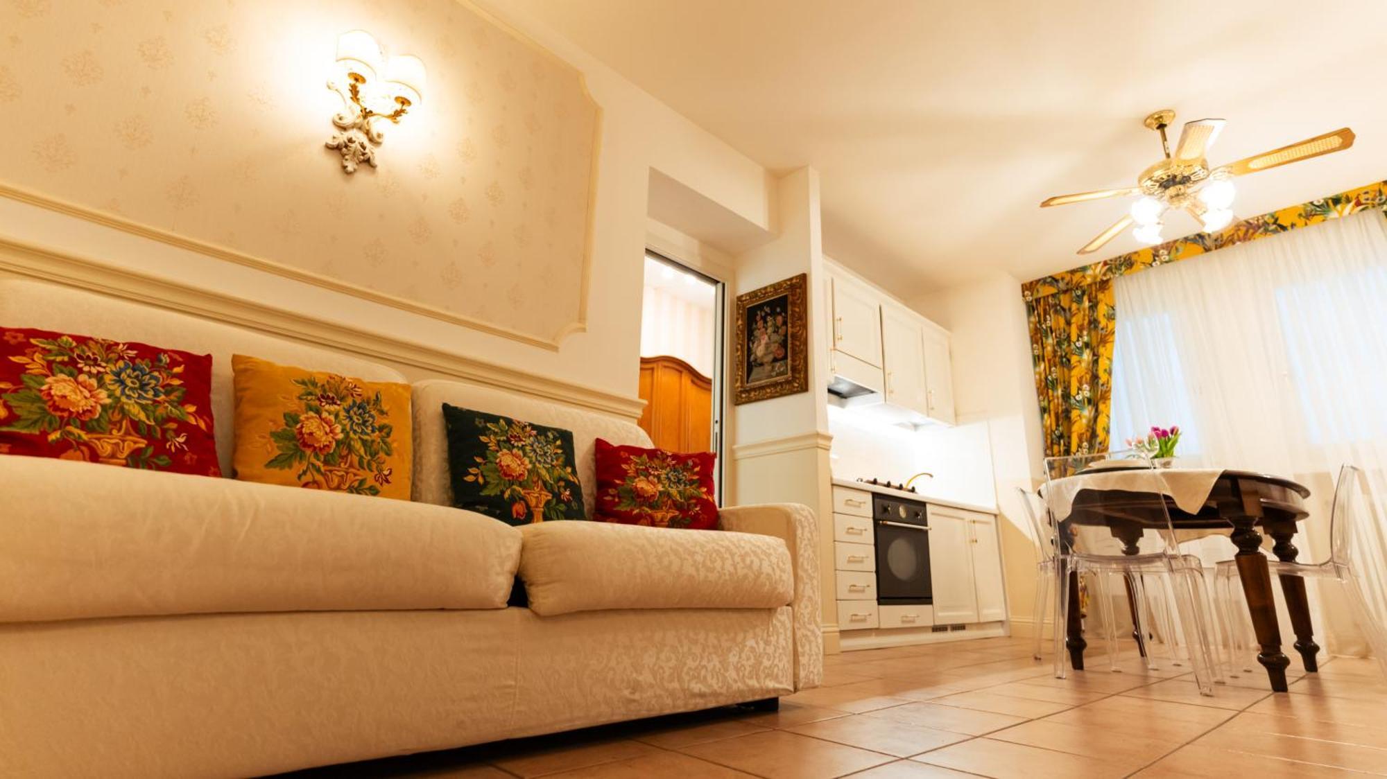 New Cozy Apartment - City Centre Lecco Bagian luar foto
