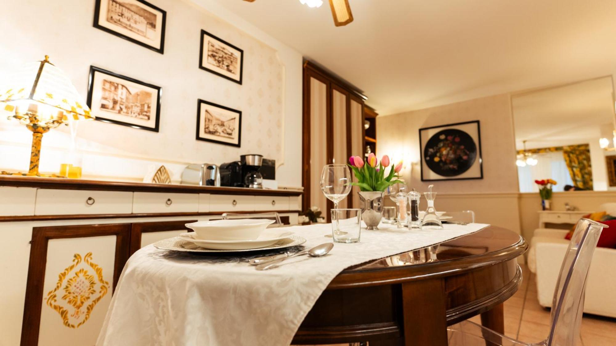 New Cozy Apartment - City Centre Lecco Bagian luar foto