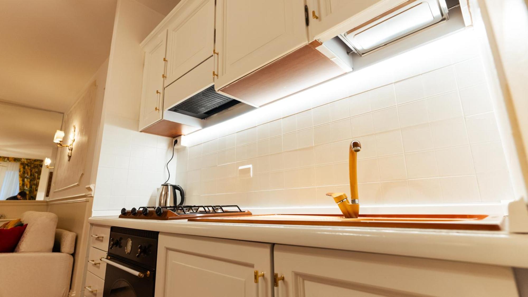 New Cozy Apartment - City Centre Lecco Bagian luar foto