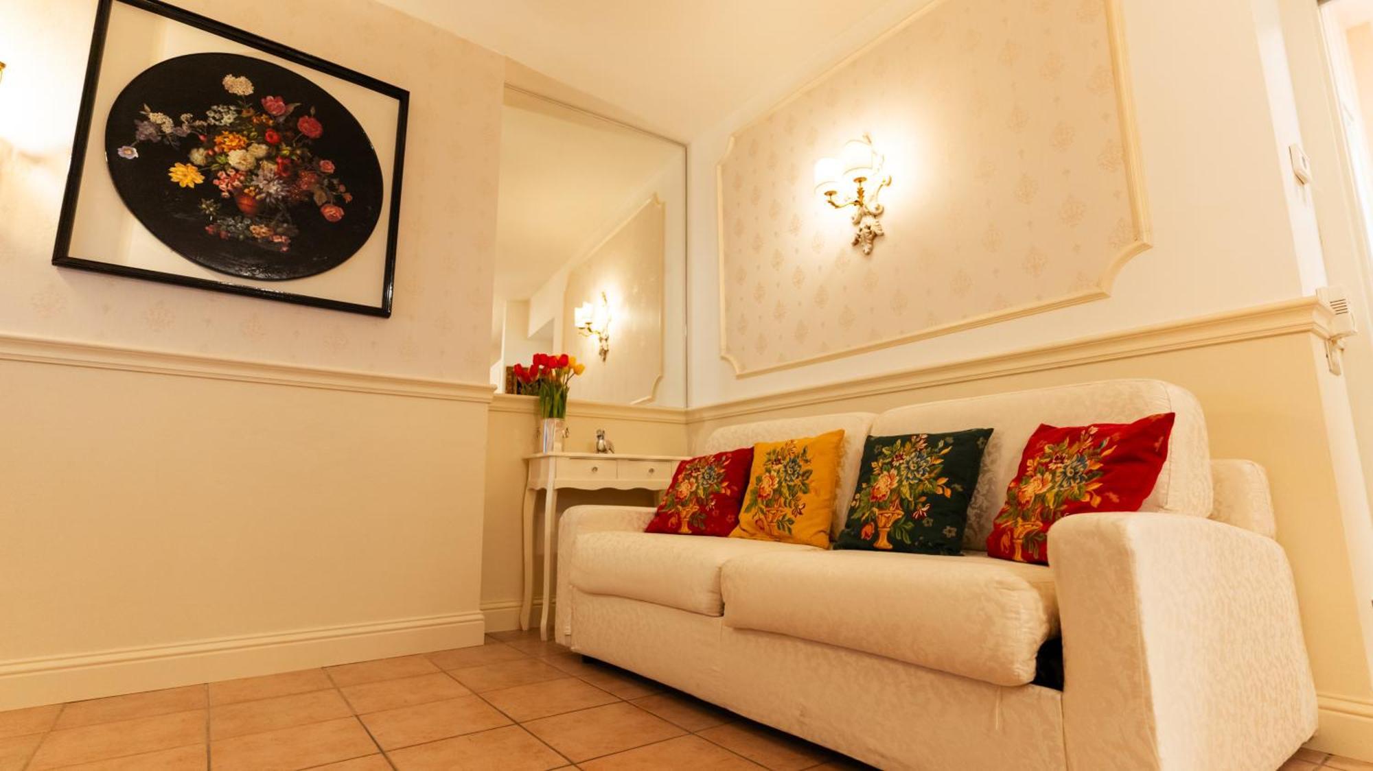 New Cozy Apartment - City Centre Lecco Bagian luar foto